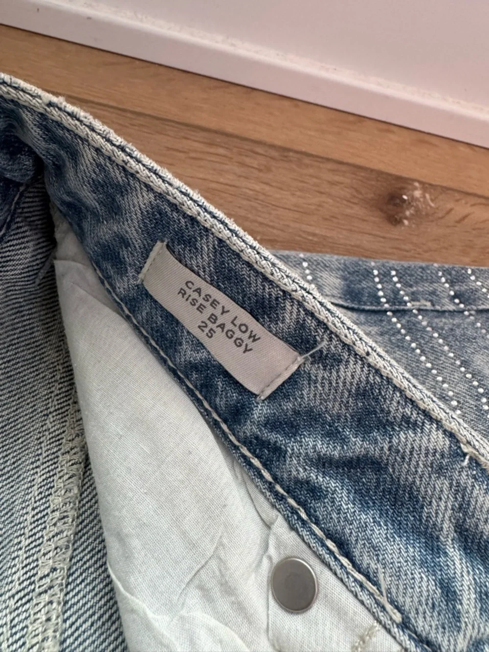 Pacsun Casey Low Rise Baggy Jeans Zebra Rhinestone Light Indigo size 25 (size 2) - Picture 7 of 11